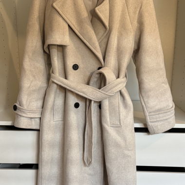 Trench long beige BERSHKA