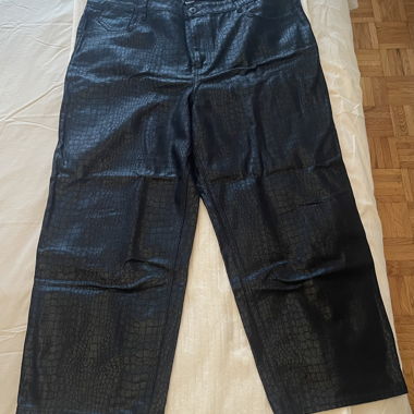 Pantaloni neri effetto croco