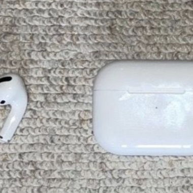 Apple AirPods Pro 1 - right side only w case