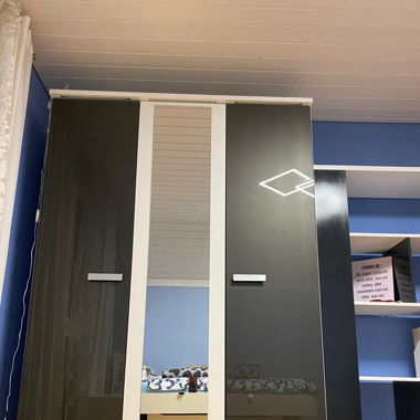 LED Kleiderschrank mit Spiegel 