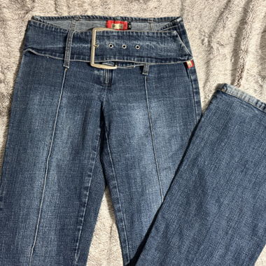 Jeans vita bassa Y2K con cintura – gamba svasata