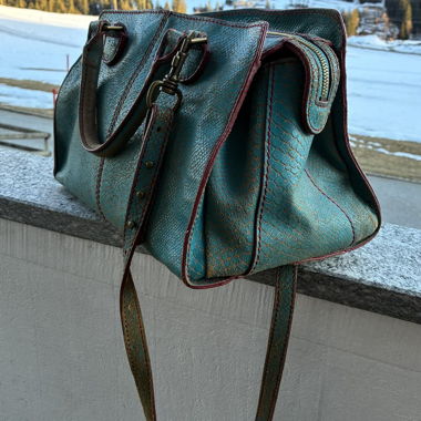 Borsa a tracolla turchese con motivo