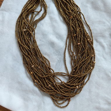 Collana di perle multistrato in bronzo