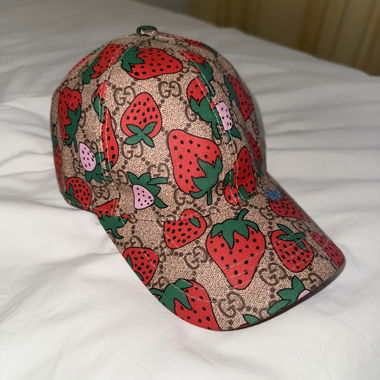Cappellino Gucci Fragola