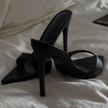 Paire de talon noire jamais portée