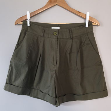 Legere grüne Shorts