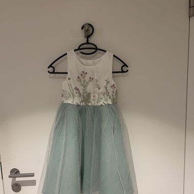 Wunderschönes Festkleid für Mädchen