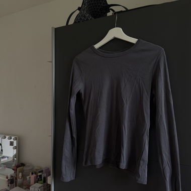 Dunkelgraues Langarmshirt M