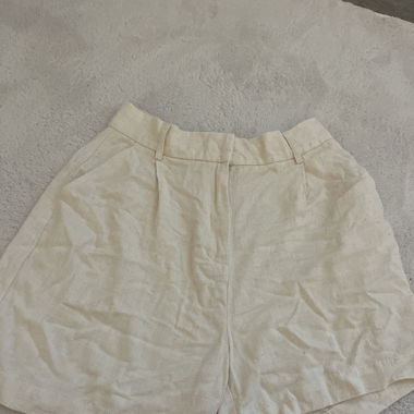 Beige kurze Hose
