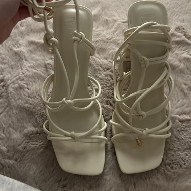 Primark ecru Riemchen-Sandaletten mit Blockabsatz EU 39