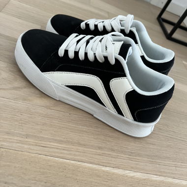 Sneaker