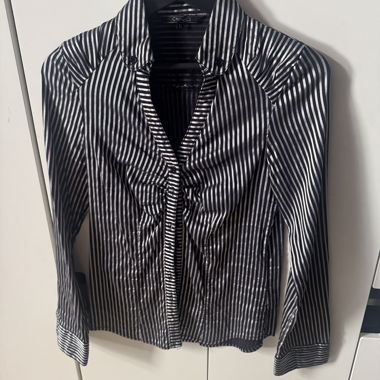 Schwarz-Weiss gestreifte Bluse