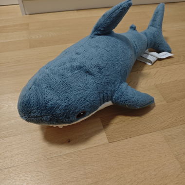 Requin en peluche