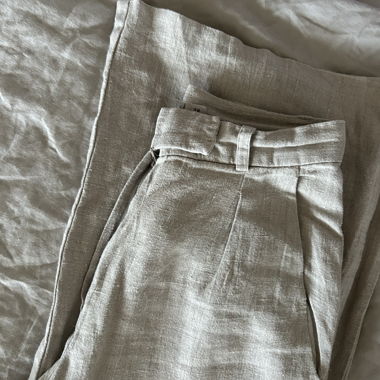 Pantalone in lino con pince