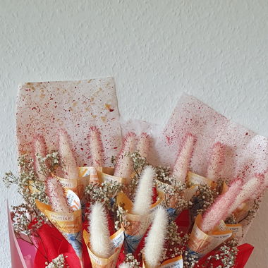 Handgemachtes Geldbouquet. Echte Schiene
