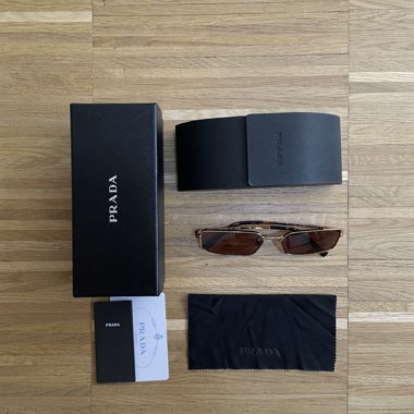 Lunettes de soleil Prada