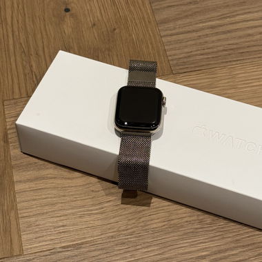 Apple Watch Series 6, 40mm Gold 