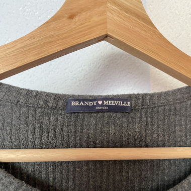 grauer brandy melville pulli