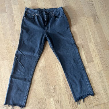 graue Levis Jeans