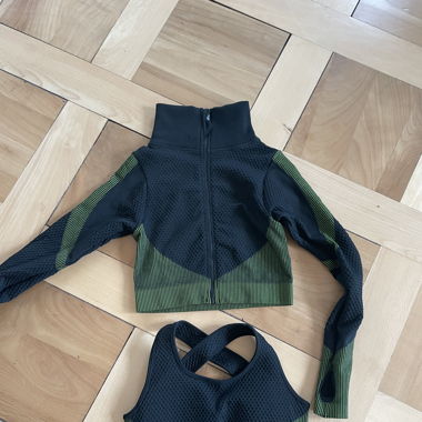 Cropped zipper mit passendem SportBH