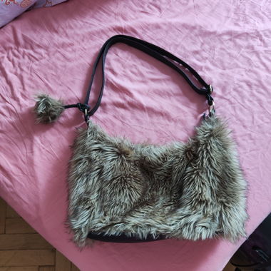 Sac bandoulière en fourrure Y2K