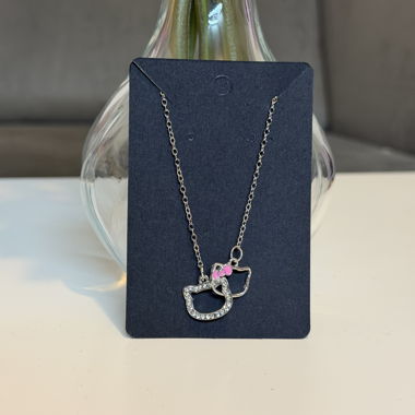 Collana argentata con ciondolo a forma di gatto