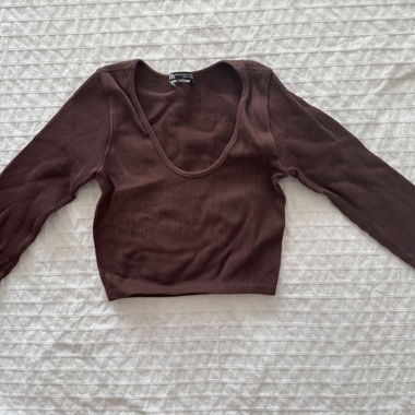 Top Zara a maniche lunghe a coste marrone