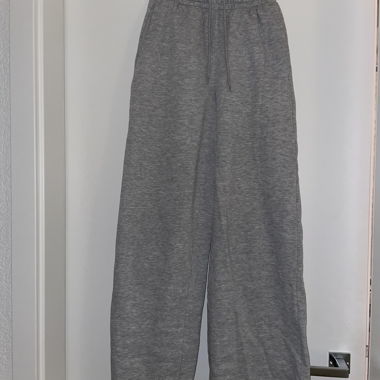 Grey training from H&M