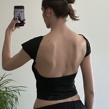 Top nero con schiena scoperta SOLADO