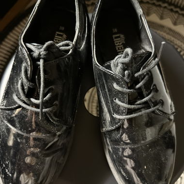 Chaussures noires vernies 