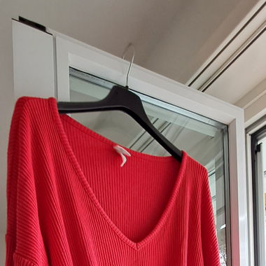 Cute red top