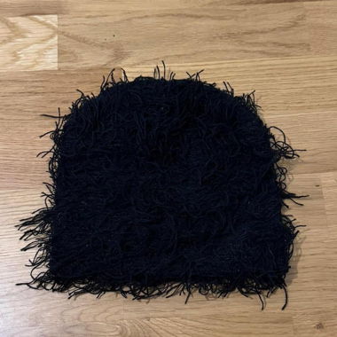Bonnet noir en maille bouclée