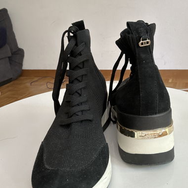 Schwarze High-Top-Sneaker