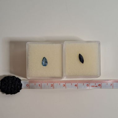 2 petits saphirs facettés