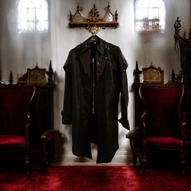 Langer schwarzer Gothic-Mantel