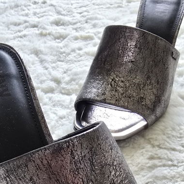 Mules à talons DKNY argentées