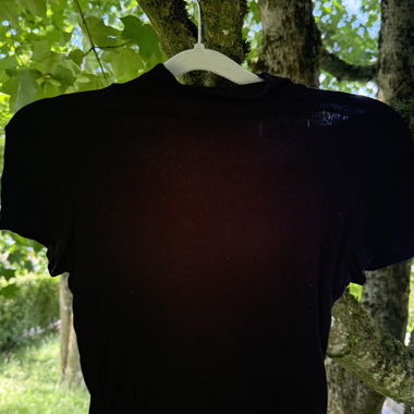 T-shirt nero a coste
