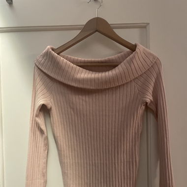 Pinkes off-shoulder shirt