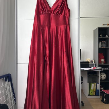 Kleid mit Schlitz