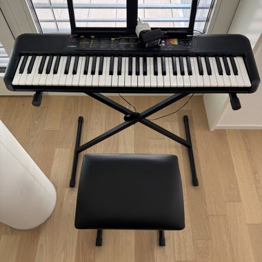 Yamaha PSR-F52 Keyboard
