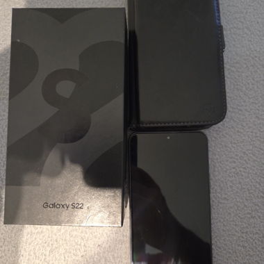 Samsung Galaxy S22 mit Hülle leder