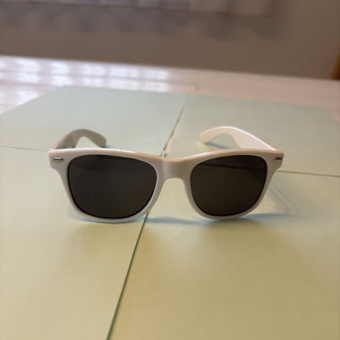 weisse Sonnenbrille