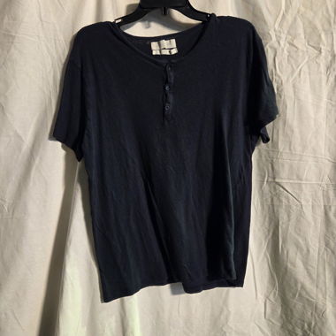 T-shirt bleu foncé
