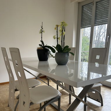 Tavolo moderno bianco con 4 sedie