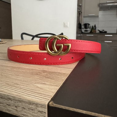 Rote Gucci-Gürtel
