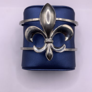Bracelet manchette fleur-de-lis