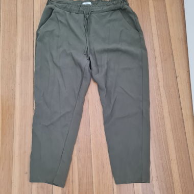 Pantaloni in olivo verde scuro taglia 46