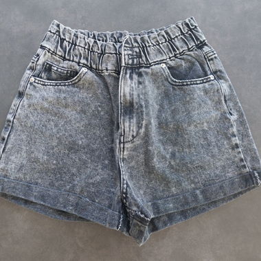 Short aus schwarzem Graudenim