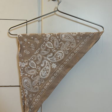 Beiges Bandana mit Paisley-Muster