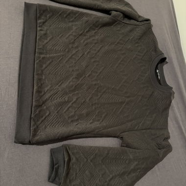 Pull gris à motif